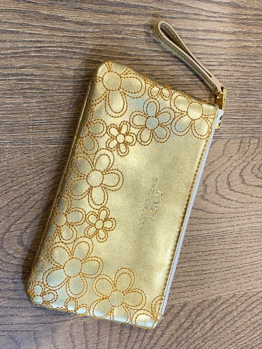 Marc Jacobs Daisy gold pouch